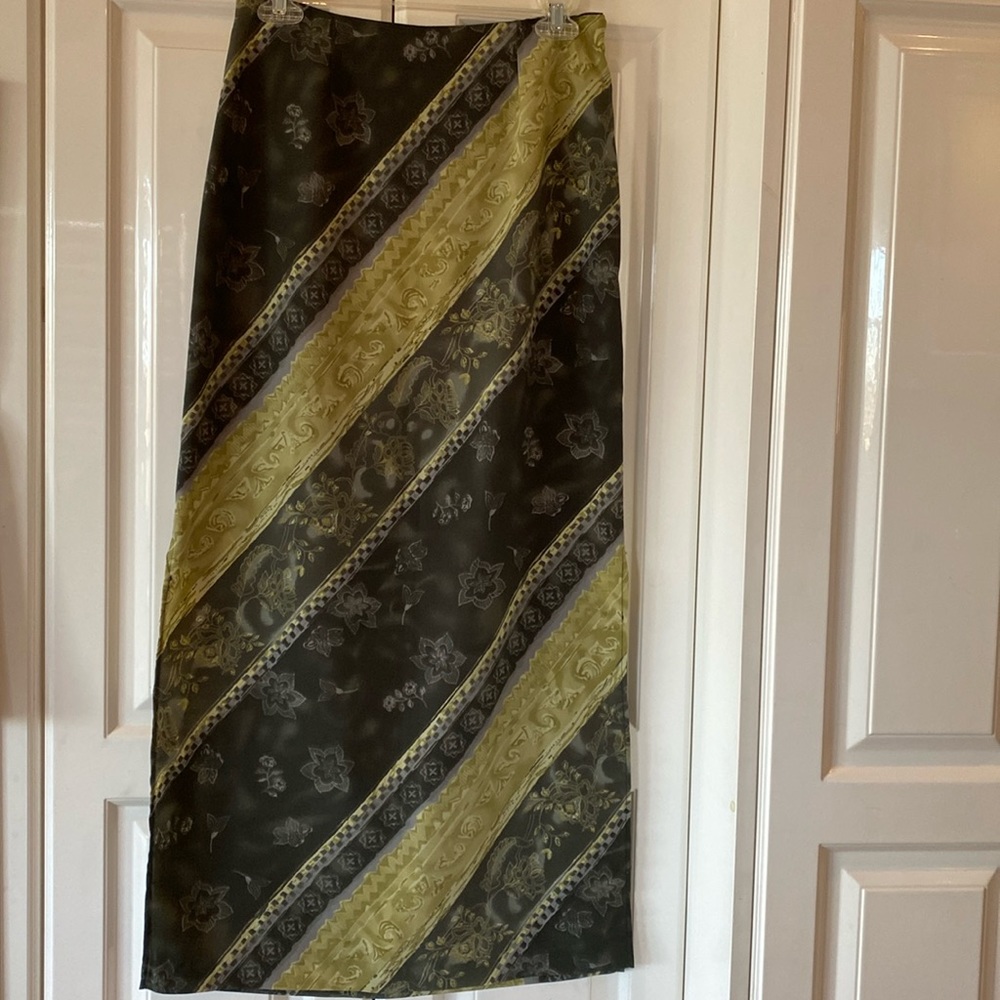 Elegant Olive and Gray Floral Skirt